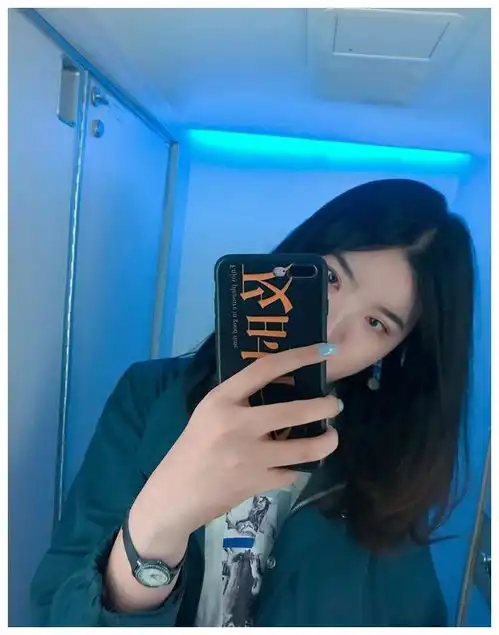 幽默段子一个体弱男经常被同学欺负,某天他带了根绳子去学校
