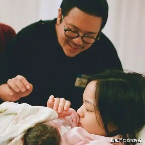 徐佳莹为儿子庆满月,小宝贝全脸首曝光,趴爸爸怀里卖萌超可爱