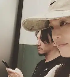 舒淇幽会前男友张震男方低头玩手机,被偷拍了还不知道