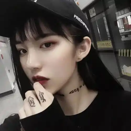 酷酷女头丨女人不对自己狠心,男人就会对女人狠心
