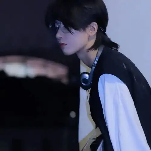 男生头像小众高级的真人男头
