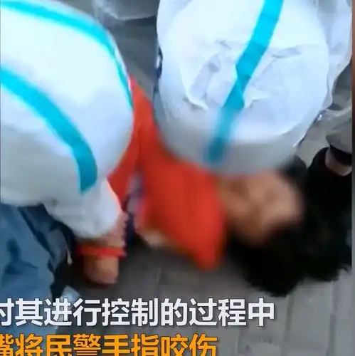 沈阳一16岁男孩核酸插队,咬伤民警被制服你们能对我怎么样