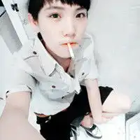 个性帅气男生抽烟qq头像