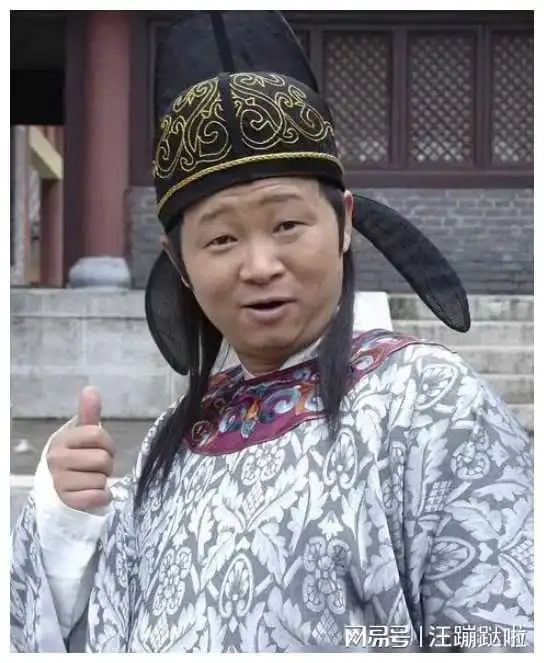 要钱没钱,要貌没貌3位丑男演员娶的老婆,一个比一个漂亮