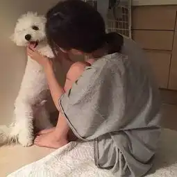 啧啧啧,这一届的年轻人,还没结婚就开始养孩子了...
