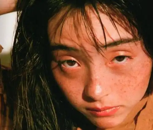 微丧厌世头像,我曾把完整的镜子打碎,夜晚的枕头都是眼泪
