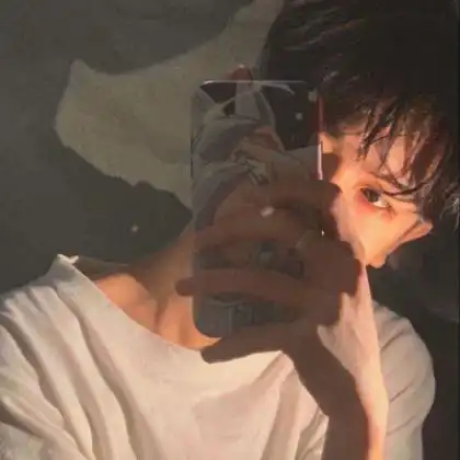 抖音干净阳光的男生头像,冷酷的男生最受欢迎了
