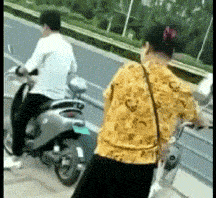 搞笑gif趣图妹子,这样你男朋友不危险吗