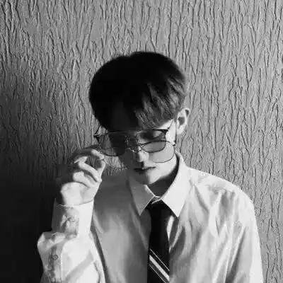 头像男生头像真人不露脸,所有被千夫所指的困难,都只是为了淘汰懦夫
