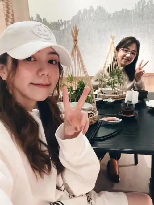 华晨宇被导演爆料还有一个孩子,孩子妈是另一女星,不是张碧晨