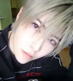 15岁男生瓜子脸流什么发型好看有的给图片看需要拉直或烫的不要,软化的还可以