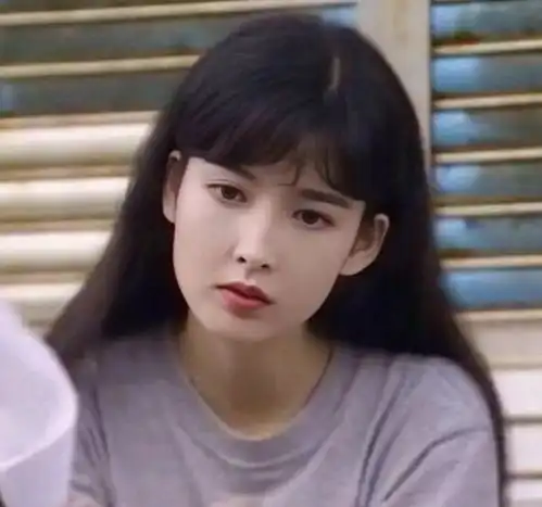 她为保持年轻不晒太阳不生子,如今52岁身材如同二十岁少女一般