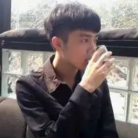 日韩帅气男生头像爱情友情都一样,久处不厌才是真情qq头像