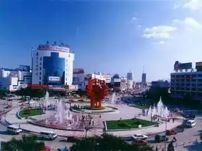 几十年前的朝阳城市老照片,当年转盘街东大桥教堂...是这样的...