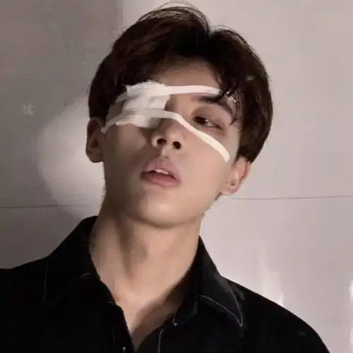 心心念念的男生头像

