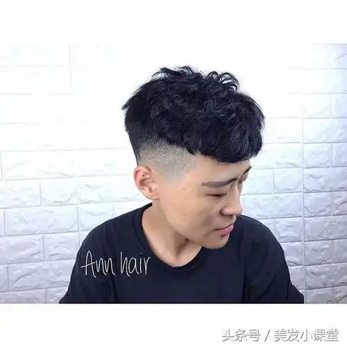 男生就应该剪这样的发型,精神好,气质佳
