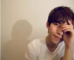 qq男生遮脸头像