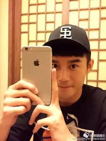 小夭说手控党福利来了除了王凯,娱乐圈颜好手美的男明星还有他们...