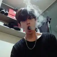 伤感男生qq头像有了你我什么都不缺,心再野也懂得拒绝qq头像
