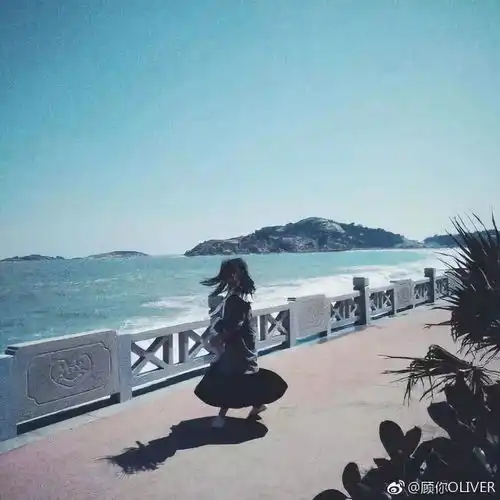 去海边玩让男友给拍张美照发朋友圈,结果看完想分手
