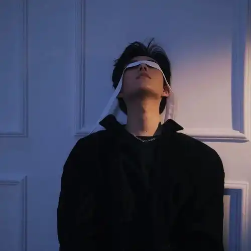 头像超赞的男生头像,简简单单就是帅
