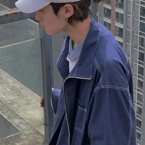 男生头像成年人的世界总在下雨

