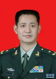 授权发布神十乘组航天员简历及标准照