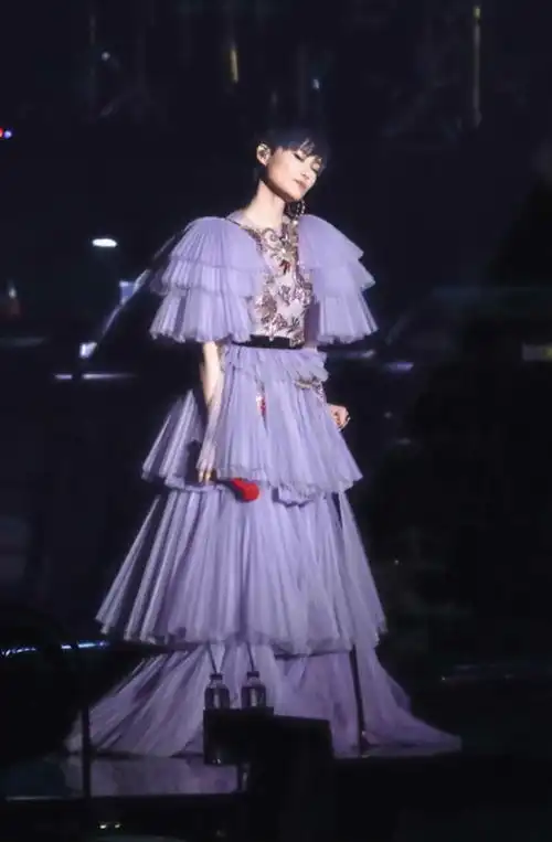 李宇春穿8层蛋糕裙看起来非常具备仙女气质