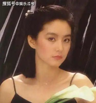 她有倾城绝色,嫁富豪丑男,离婚得到20亿,今64风采依旧