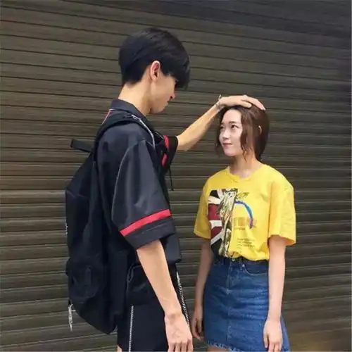 华聘人力丨这才算是情侣照,你那只能叫合影
