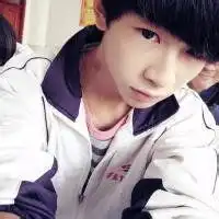 穿校服在教室里的头像微信头像图片大全

