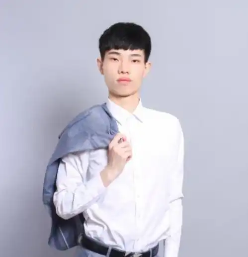 和平精英鲨鱼被全网狙击,发起人是白鹤,犄角和两位职业选手选择帮助鲨鱼