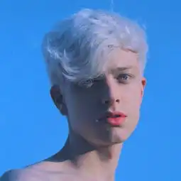 这个头像的另外一个女头