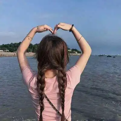 qq背影头像女生长发,侧面的长发披肩的唯美的
