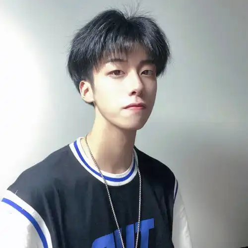 男生头像玫瑰到了花期我很想你