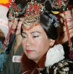 盘点男星扮女装学女人做妩媚状让人捧腹
