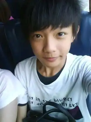 14岁左右的男孩自拍照若干