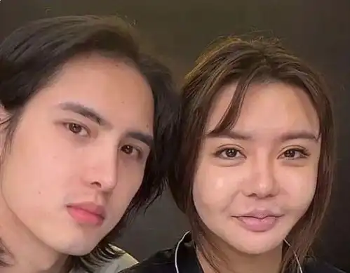 韩安冉穿睡衣直播带货,素颜像男扮女装,网友整容后遗症