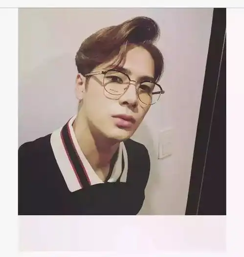 人气男团成员不堪私生饭发讯息,发文晒私讯截图后又删除