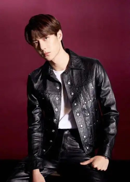 穿皮衣的9位男明星李现霸道总裁,王一博机车男孩,蔡徐坤很撩