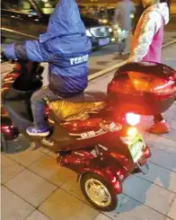 6岁男童持万元买电动车送10岁女友被称土豪弟