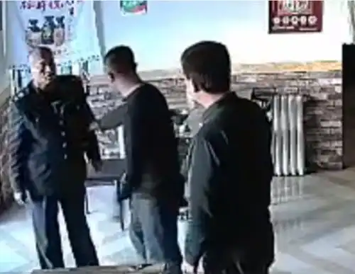 这身制服可能保不住了,逼司机吃垃圾后续,制服男被停职调查