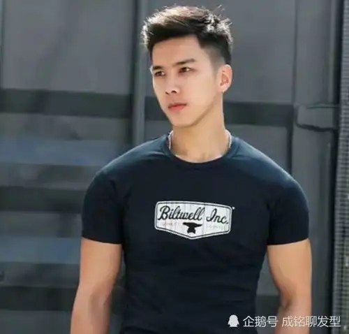 短发两鬓外翘怎么打理