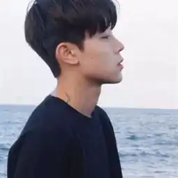 男生头像琐碎的记忆拼凑成的片段似乎只剩下了光和你