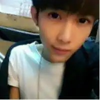 微笑掩饰悲伤
