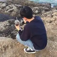 2017最新qq男生帅气阳光头像一个人的喜悦无非是岁月静好