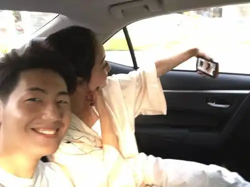 男人的自拍,丑得一言难尽......