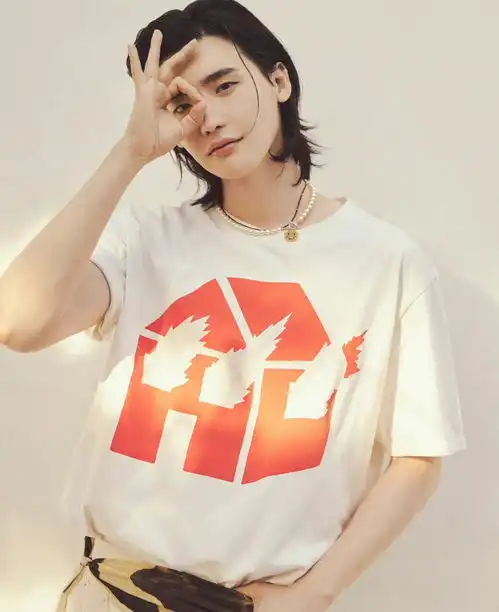 李钟硕新剧造型曝光,连帽卫衣校服满满少年感,33岁还是这么嫩
