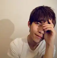 谁知道这个男人叫什么名字,或者提供关于他的一系列头像
