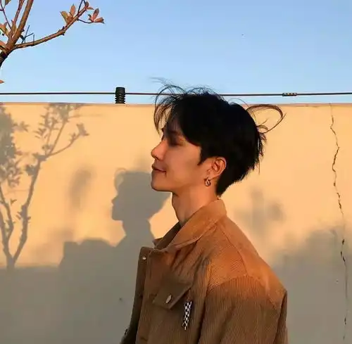 男生头像不忘初心,方得始终
